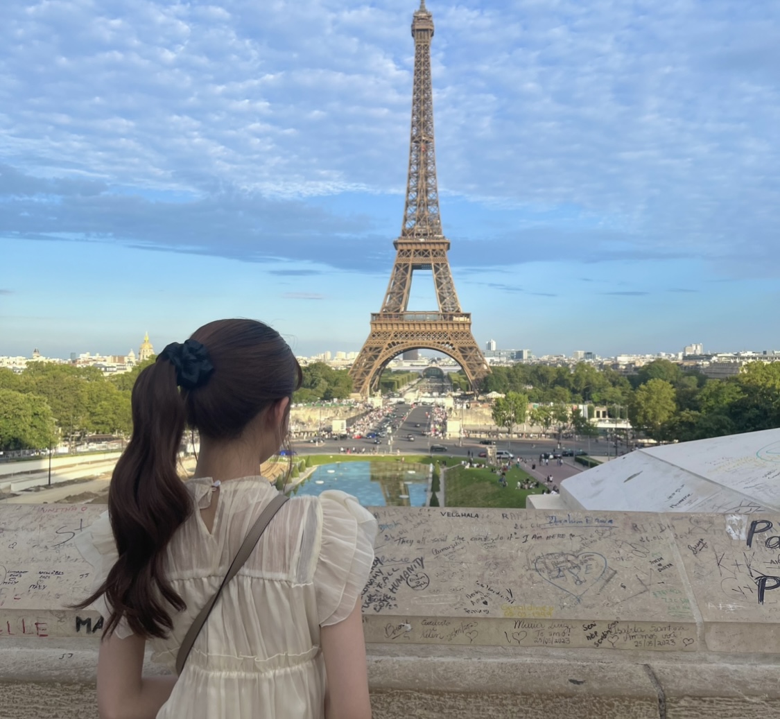 エッフェル塔を見る運営者の写真